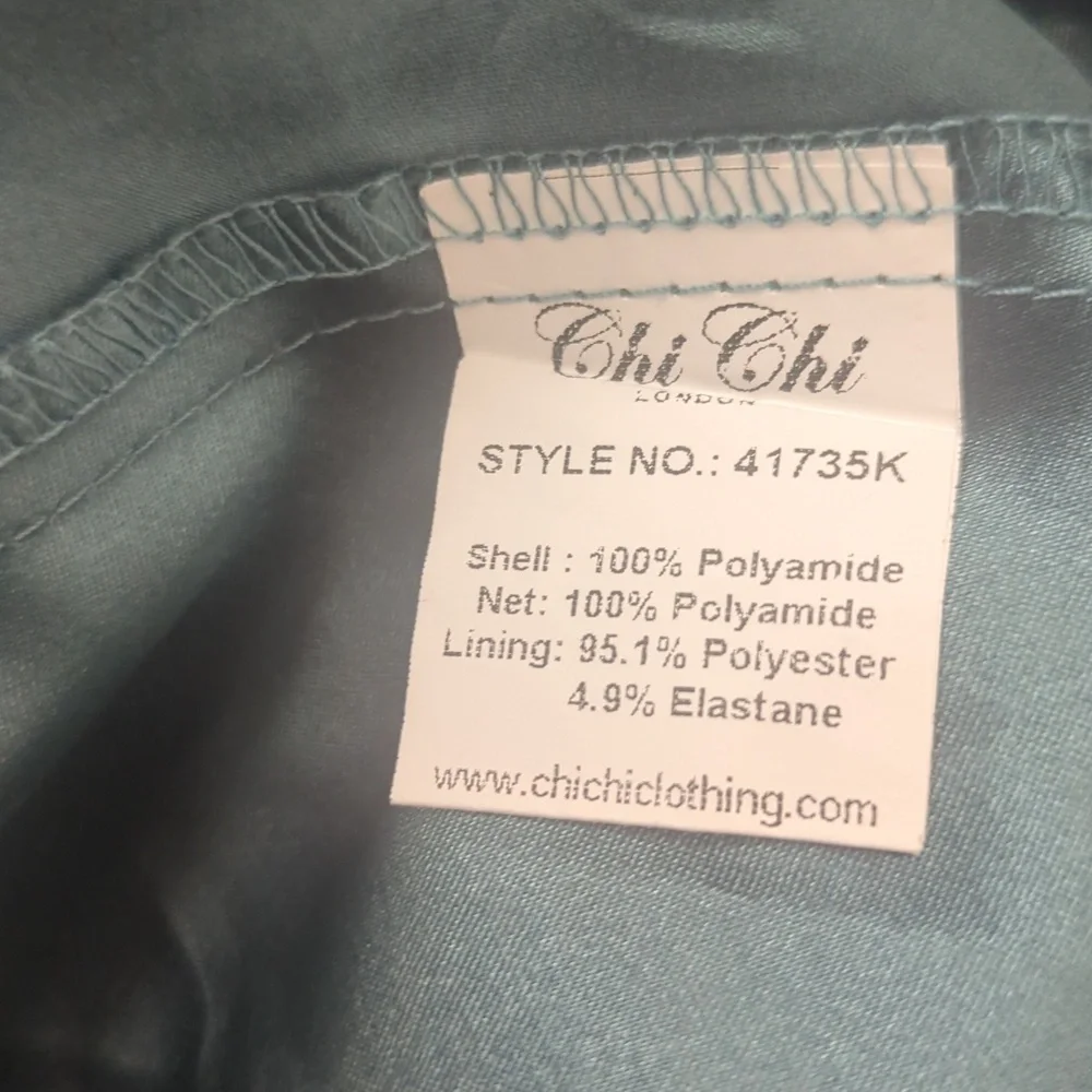 Chi Chi Curve Laurel Dress - Picture 10 of 11